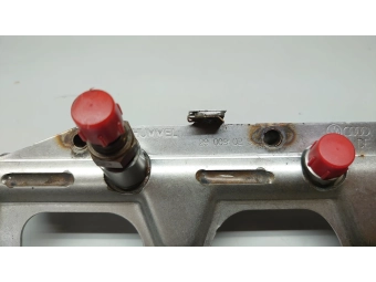 LISTWA WTRYSKOWA + CZUJNIK AUDI A4 B7, A6 C6 2.0 TFSI 06F133317G