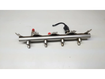 LISTWA WTRYSKOWA + CZUJNIK AUDI A4 B7, A6 C6 2.0 TFSI 06F133317G