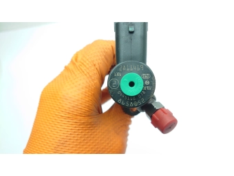 WTRYSKIWACZ BOSCH 0445110078 VOLVO S60, V70, S80, 2.4 D5 SPRAWDZONY