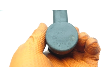 ZAWÓR REGULACJI CIŚNIENIA PALIWA CR BOSCH FIAT SAAB OPEL 1.9 150 0281002507
