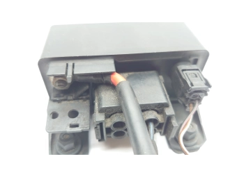 PRZEKAŹNIK ŚWIEC ŻAROWYCH Z UCHWYTEM MERCEDES W203 W638 2.2 CDI 2104400581