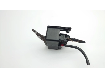 PRZEKAŹNIK ŚWIEC ŻAROWYCH Z UCHWYTEM MERCEDES W203 W638 2.2 CDI 2104400581