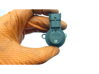 NOWY ZAWÓR REGULACJI CIŚNIENIA PALIWA CR VOLVO V70 S60 XC90 2.4 D5 0928400625