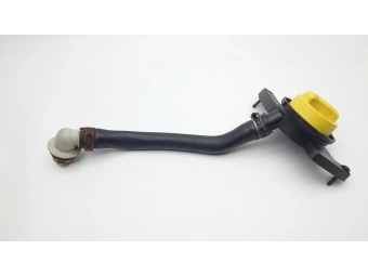 WLEW OLEJU Z KORKIEM RURKA OLEJU RENAULT TRAFIC 2.5 DCI VIVARO 8200523577