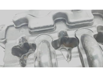 POKRYWA ZAWORÓW KOLEKTOR SSĄCY RENAULT MASTER, OPEL MOVANO 2.2 2.5 DCI, CDTI 8200277372 DELIKATNIE USZKODZONA