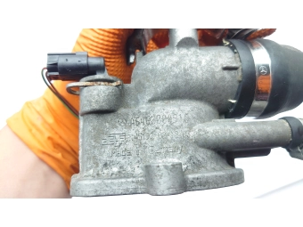 TERMOSTAT Z OBUDOWĄ MERCEDES W211, W203, W204, W211 2.2 2.7 CDI A6462000915