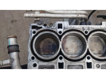 BLOK SILNIKA JEEP USA CHEROKEE COMPASS 2.4 BENZYNA ED, ED6