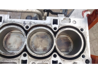 BLOK SILNIKA JEEP USA CHEROKEE COMPASS 2.4 BENZYNA ED, ED6