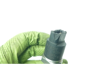 CZUJNIK CIŚNIENIA PALIWA LISTWAY CR IVECO DAILY 2.8 MASCOTT 2.8 0281002405