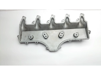 KOLEKTOR SSĄCY POKRYWA ZAWORÓW VOLVO 2.4 D5 V70 S80 S60 XC90 08692397 UMYTA