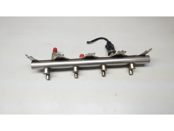 LISTWA WTRYSKOWA + CZUJNIK AUDI A4 B7, A6 C6 2.0 TFSI 06F133317G