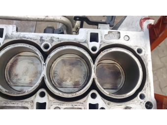 BLOK SILNIKA JEEP USA CHEROKEE COMPASS 2.4 BENZYNA ED, ED6