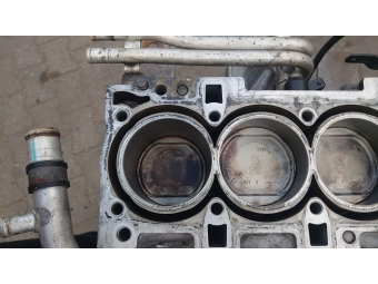 BLOK SILNIKA JEEP USA CHEROKEE COMPASS 2.4 BENZYNA ED, ED6